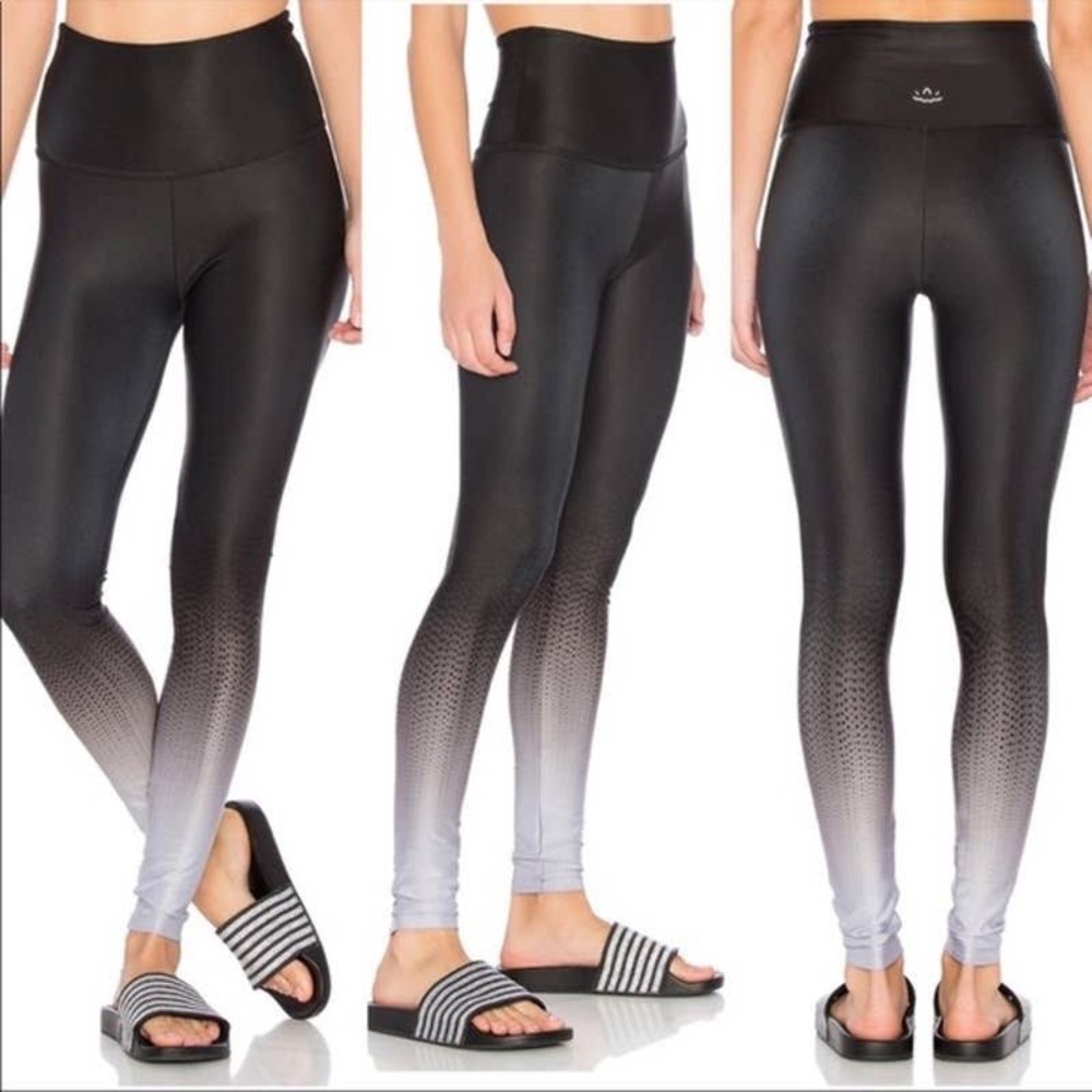Beyond Yoga ombré leggings, black to silver/gray; size Small